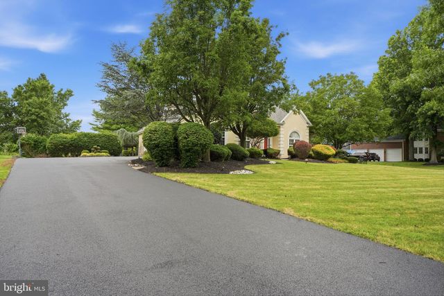 102 WHISPER WOOD CT, Newtown, PA 18940