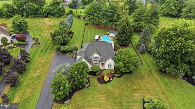 102 WHISPER WOOD CT, Newtown, PA 18940