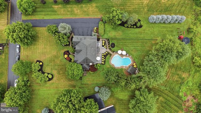 102 WHISPER WOOD CT, Newtown, PA 18940