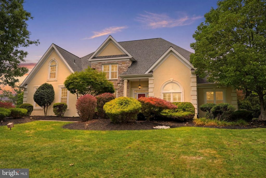102 WHISPER WOOD CT, Newtown, PA 18940