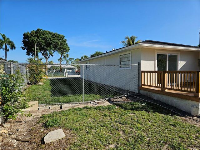 5234 Sholtz ST, Naples, FL 34113