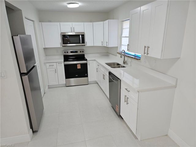 5234 Sholtz ST, Naples, FL 34113