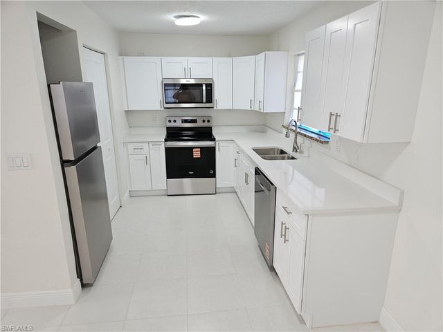 5234 Sholtz ST, Naples, FL 34113