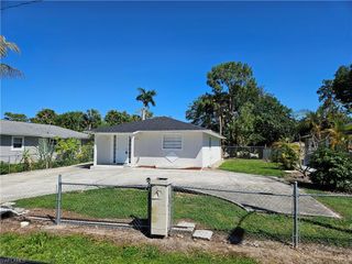 5234 Sholtz ST, Naples, FL 34113