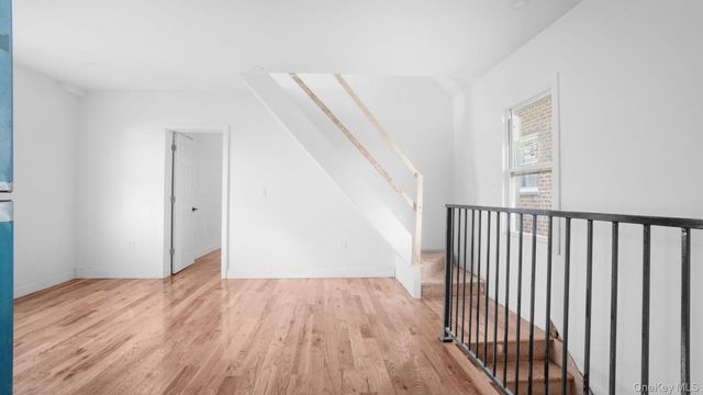 1148 E 211th Street, Bronx, NY 10469