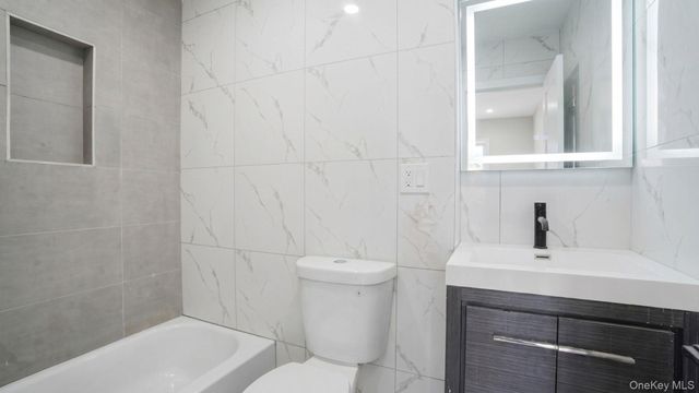 1148 E 211th Street, Bronx, NY 10469