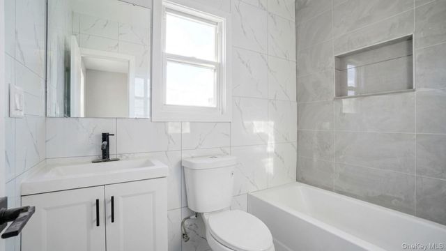 1148 E 211th Street, Bronx, NY 10469