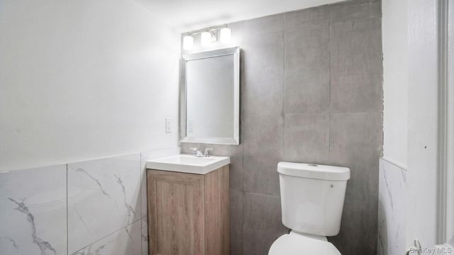 1148 E 211th Street, Bronx, NY 10469