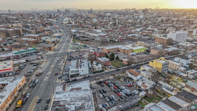 1148 E 211th Street, Bronx, NY 10469