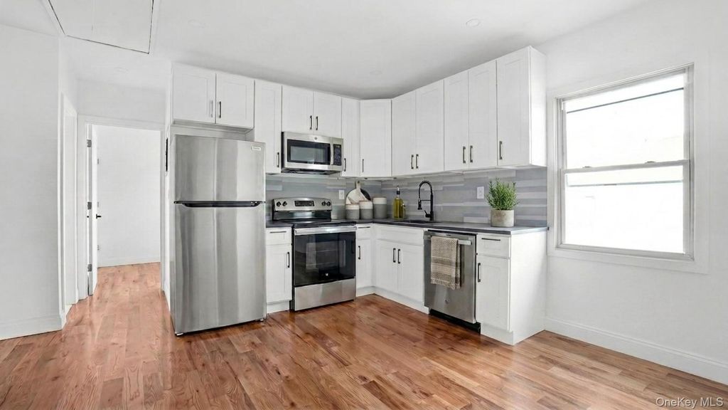 1148 E 211th Street, Bronx, NY 10469 — photo 3