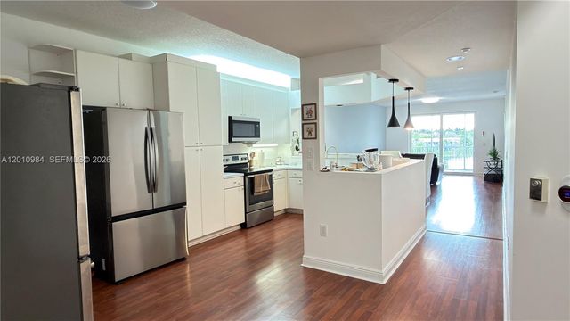 10730 NW 66th St 313, Doral, FL 33178
