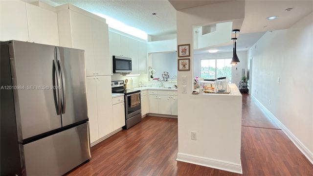 10730 NW 66th St 313, Doral, FL 33178