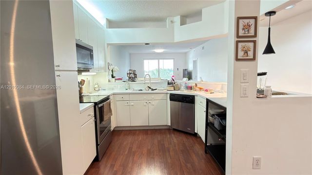 10730 NW 66th St 313, Doral, FL 33178