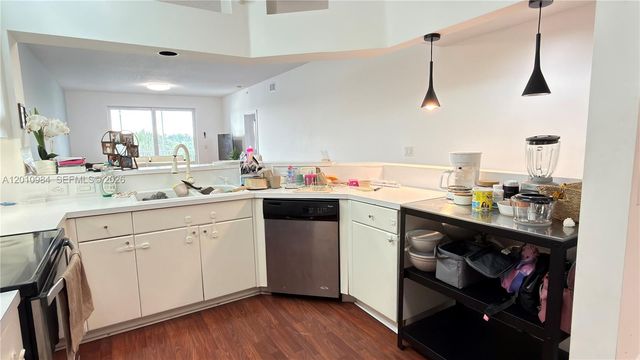 10730 NW 66th St 313, Doral, FL 33178