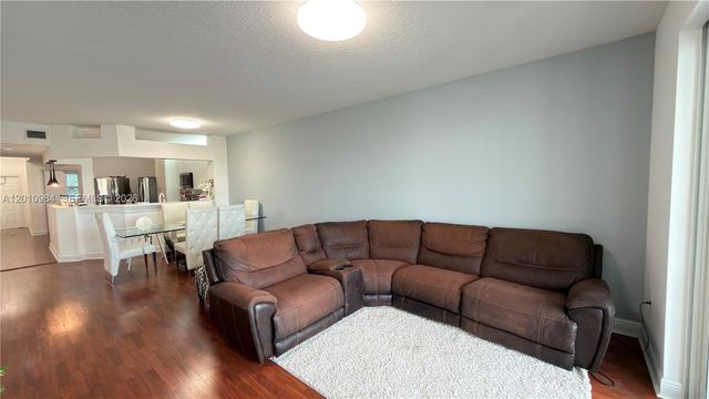 10730 NW 66th St 313, Doral, FL 33178