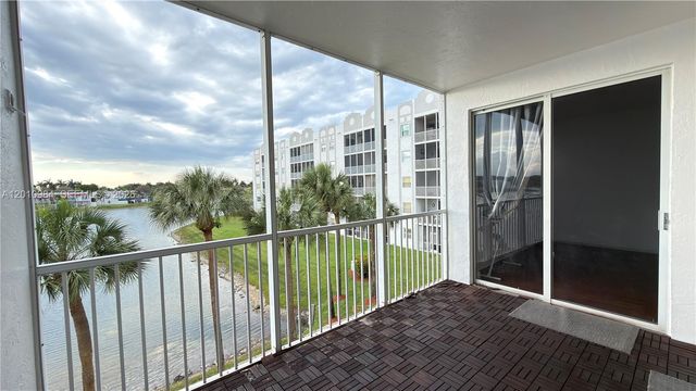 10730 NW 66th St 313, Doral, FL 33178