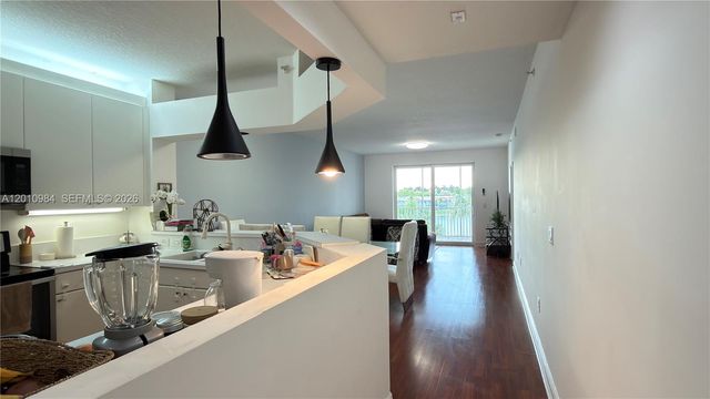 10730 NW 66th St 313, Doral, FL 33178