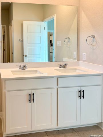 1281 CARL GLN, New Braunfels, TX 78130