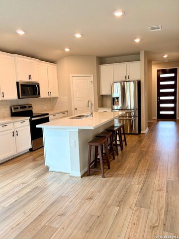 1281 CARL GLN, New Braunfels, TX 78130