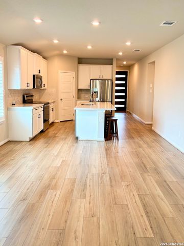 1281 CARL GLN, New Braunfels, TX 78130