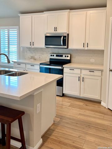 1281 CARL GLN, New Braunfels, TX 78130
