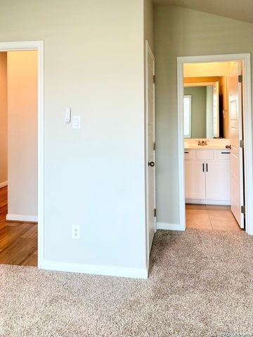1281 CARL GLN, New Braunfels, TX 78130