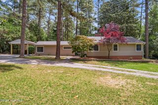 555 S Valley Road, Southern Pines, NC 28387