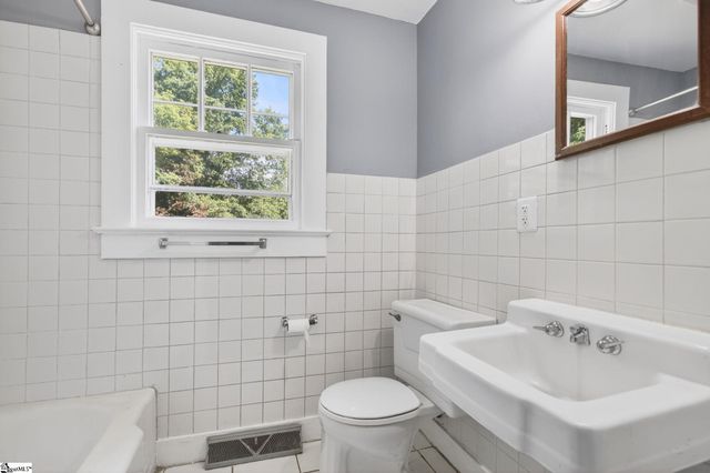 100 Bob White Lane, Taylors, SC 29687