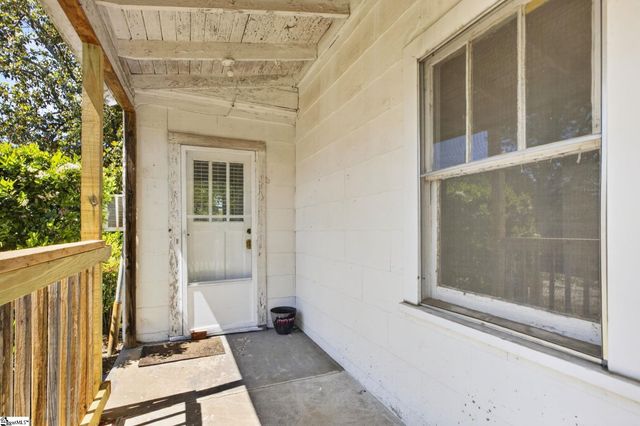 100 Bob White Lane, Taylors, SC 29687