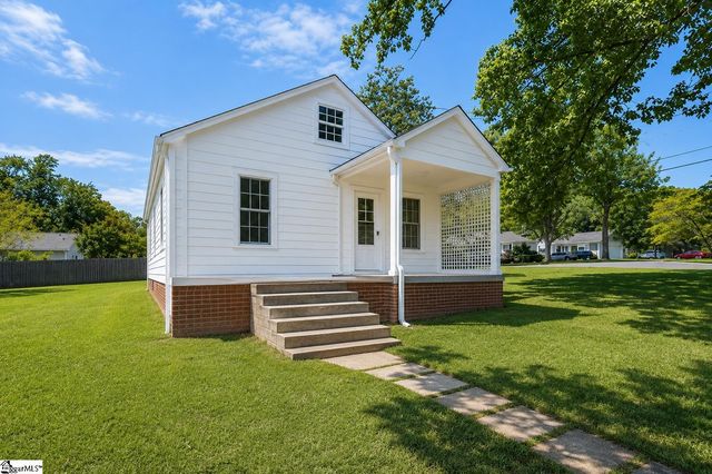 100 Bob White Lane, Taylors, SC 29687