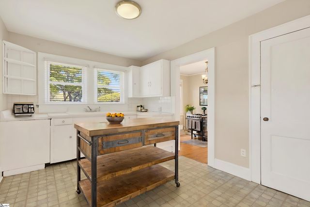 100 Bob White Lane, Taylors, SC 29687