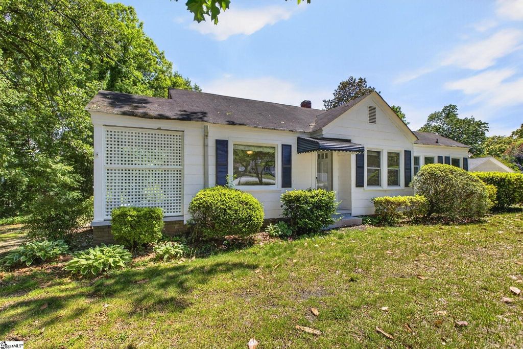 100 Bob White Lane, Taylors, SC 29687