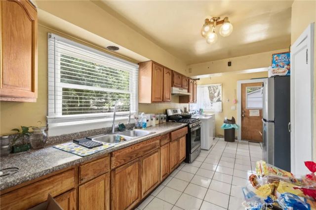 1029 N Marengo Avenue, Pasadena, CA 91103