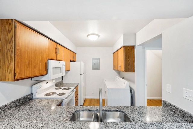 305 Whispering Pines Way, Fitchburg, WI 53713