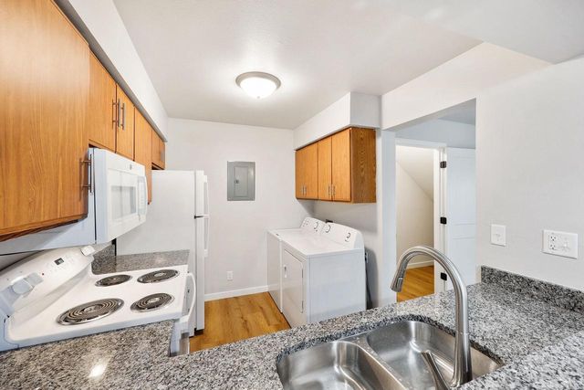 305 Whispering Pines Way, Fitchburg, WI 53713