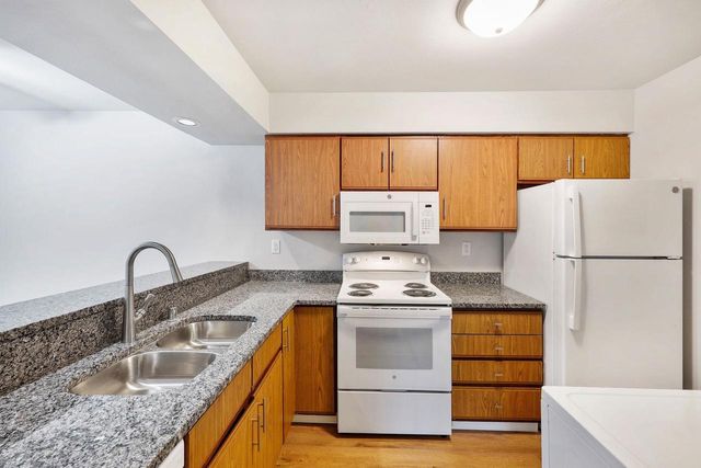 305 Whispering Pines Way, Fitchburg, WI 53713