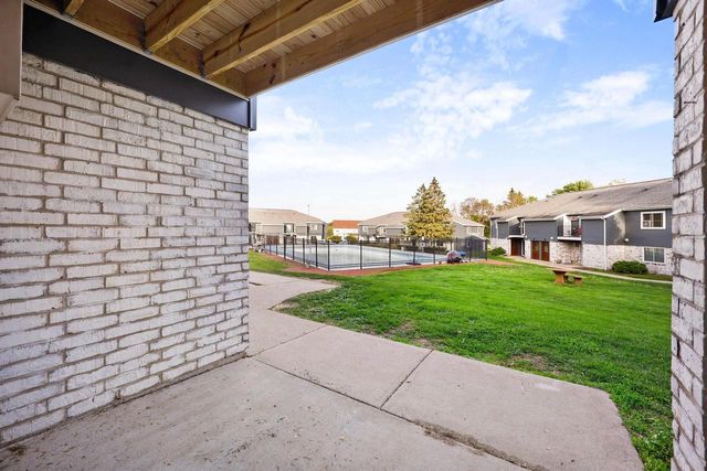 305 Whispering Pines Way, Fitchburg, WI 53713