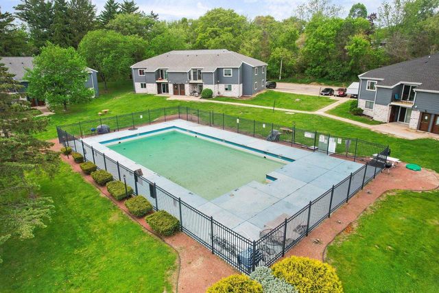 305 Whispering Pines Way, Fitchburg, WI 53713
