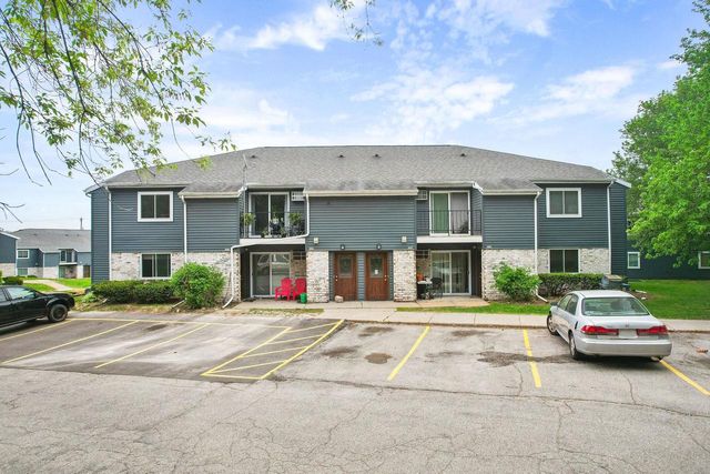 305 Whispering Pines Way, Fitchburg, WI 53713