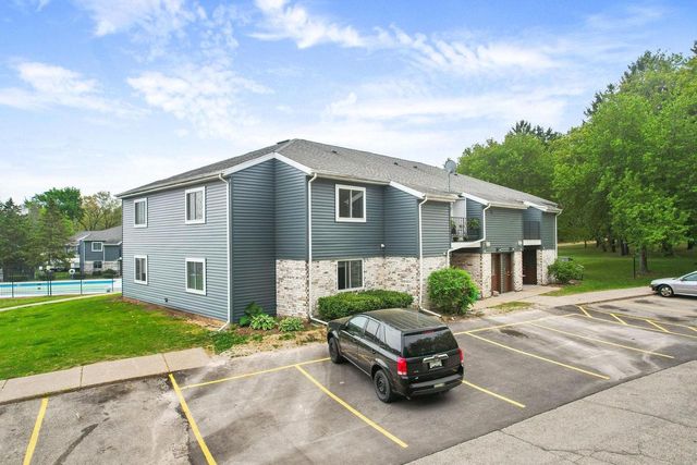 305 Whispering Pines Way, Fitchburg, WI 53713