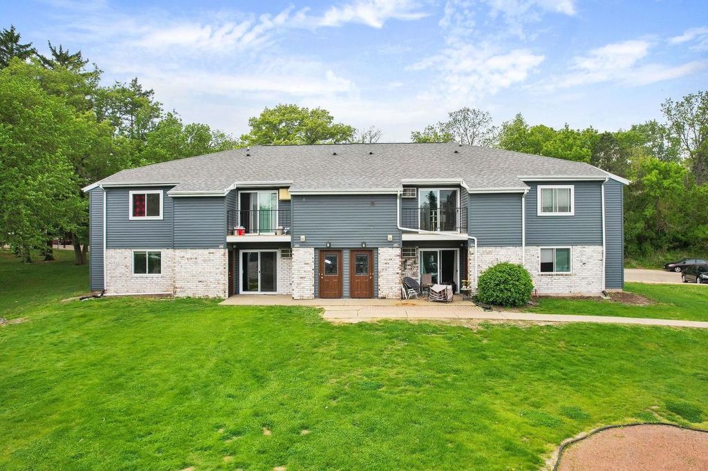 305 Whispering Pines Way, Fitchburg, WI 53713
