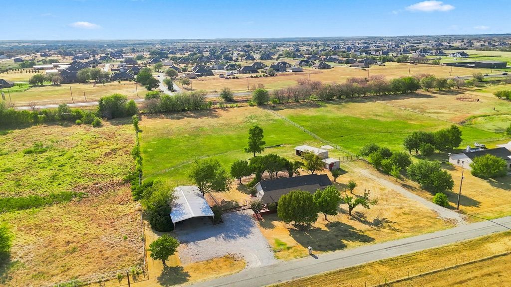 5855 Ge Horton Road, Justin, TX 76247 — exterior