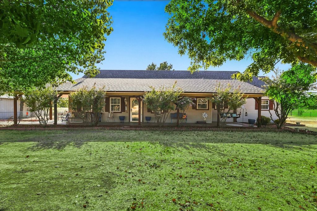 5855 Ge Horton Road, Justin, TX 76247 — photo 2