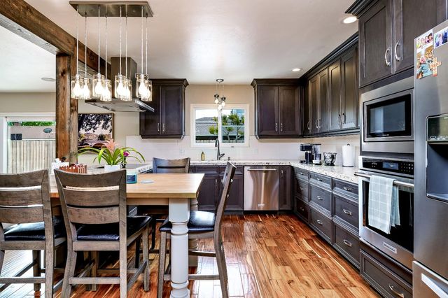 1461 E Vartikian Avenue, Fresno, CA 93710