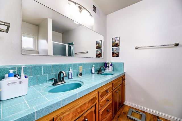 1461 E Vartikian Avenue, Fresno, CA 93710