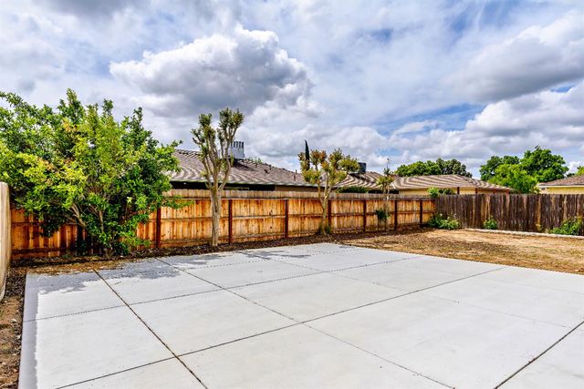 1461 E Vartikian Avenue, Fresno, CA 93710