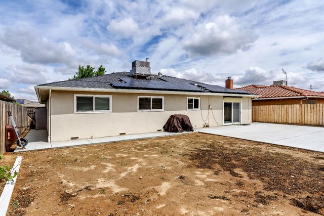 1461 E Vartikian Avenue, Fresno, CA 93710