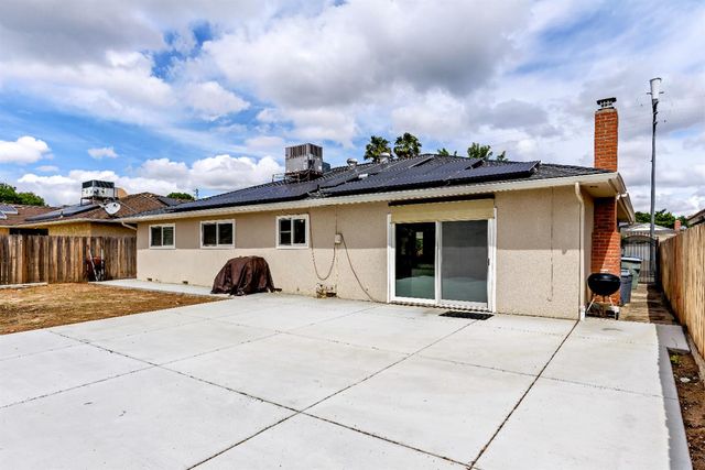 1461 E Vartikian Avenue, Fresno, CA 93710
