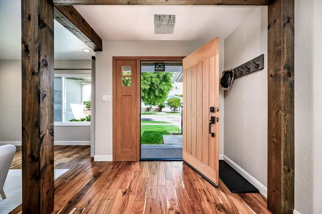 1461 E Vartikian Avenue, Fresno, CA 93710