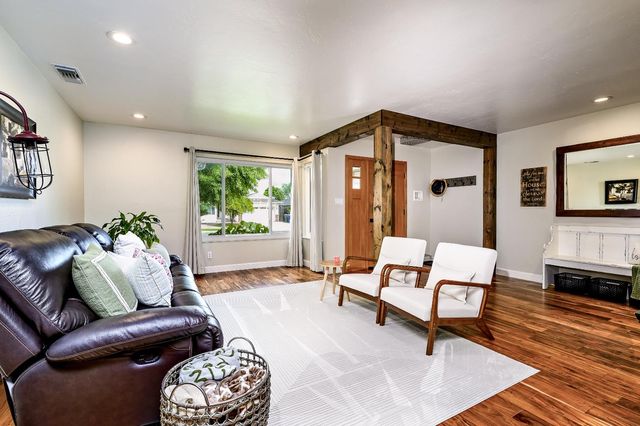 1461 E Vartikian Avenue, Fresno, CA 93710